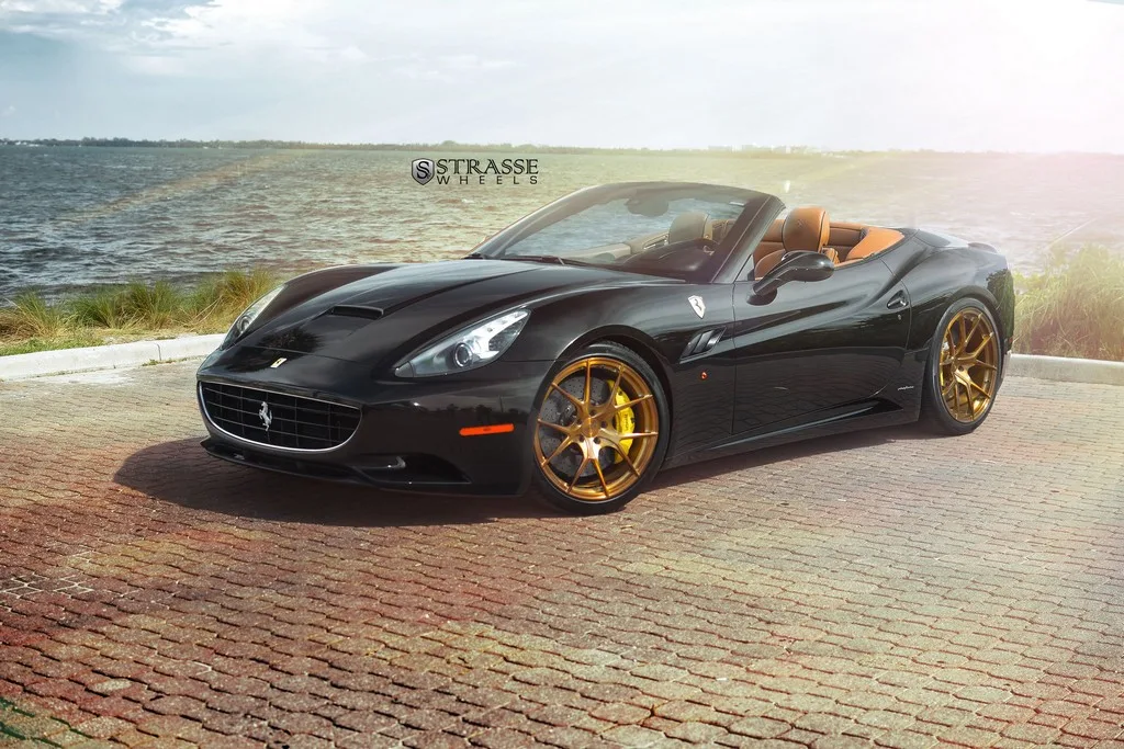 Strasse SM5R Deep Concave Monoblock on Ferrari California (F149)