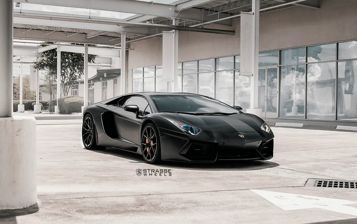 Strasse SM5R Deep Concave Monoblock on Lamborghini Aventador First Gen.1