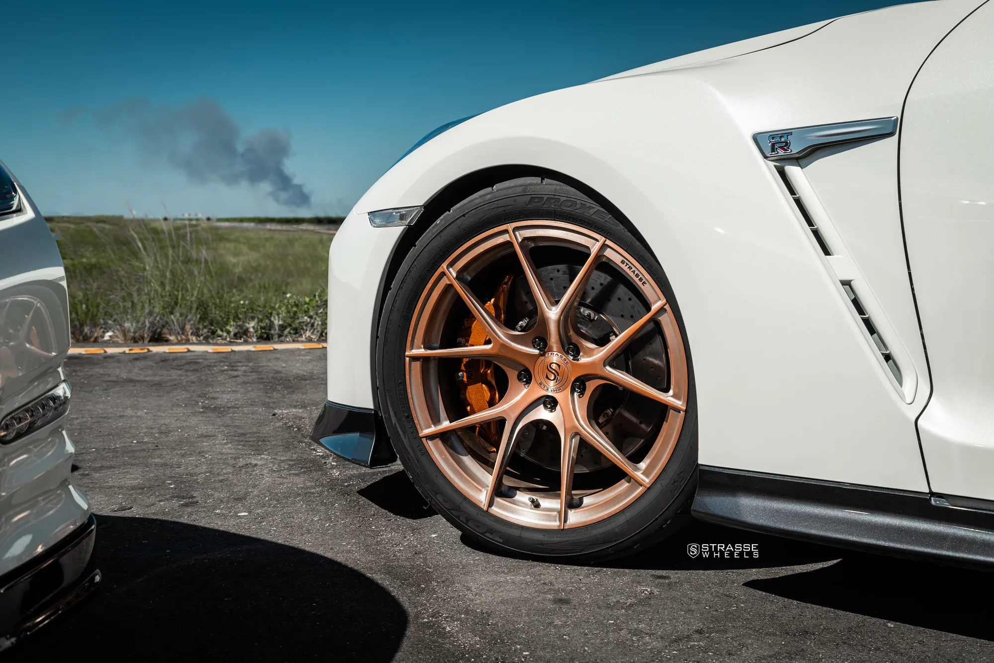 Strasse SM5R Deep Concave Monoblock on Nissan GT-R R35.2