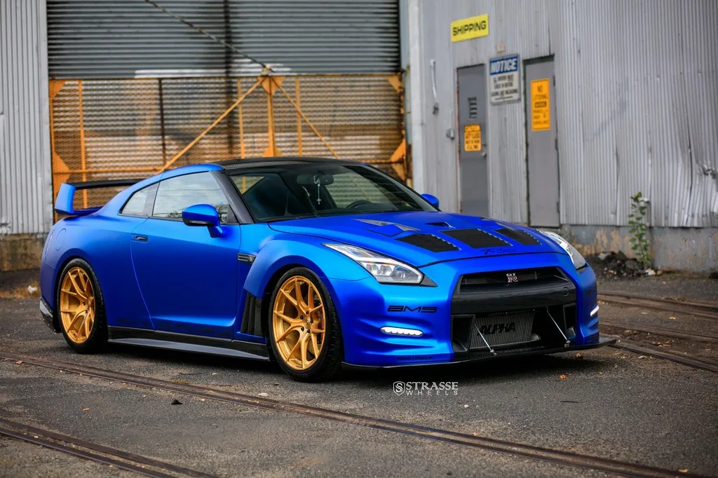 Strasse SM5R Deep Concave Monoblock on Nissan GT-R R35.1