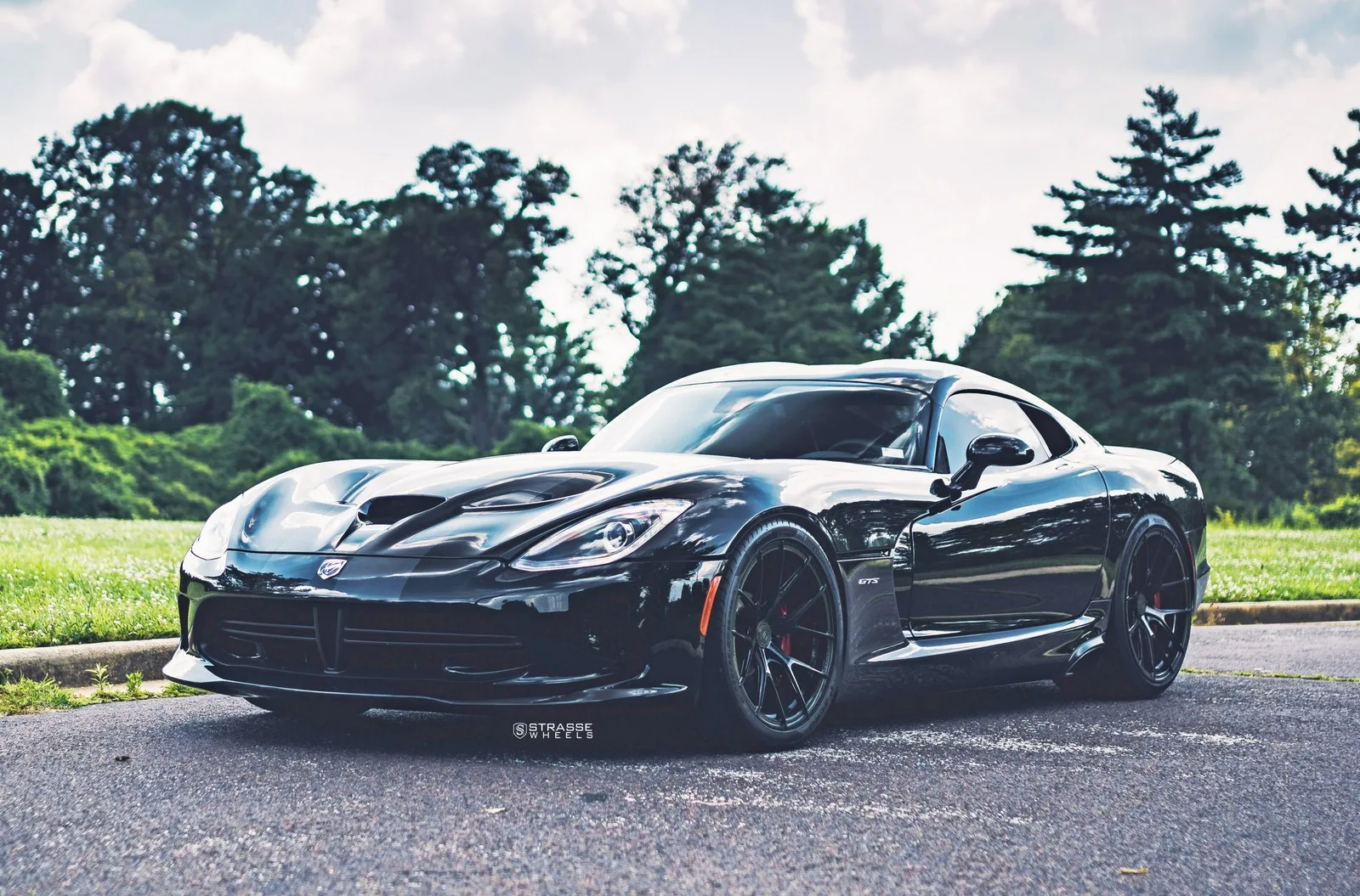 Strasse SM6R Deep Concave Monoblocks on Dodge Viper VX I (5th gen)