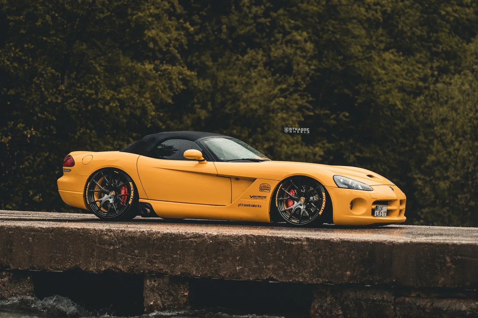 Strasse SM6R Deep Concave Monoblocks on Dodge Viper ZB II (4th gen)