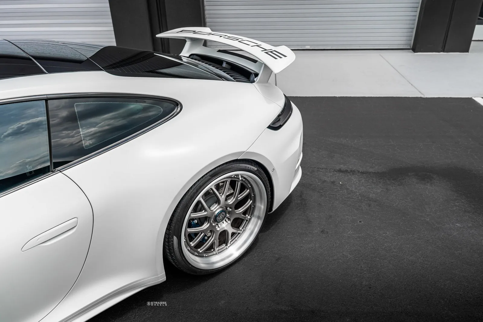 Strasse SM7 Circuit Series on Porsche 911 992.1, photo 10