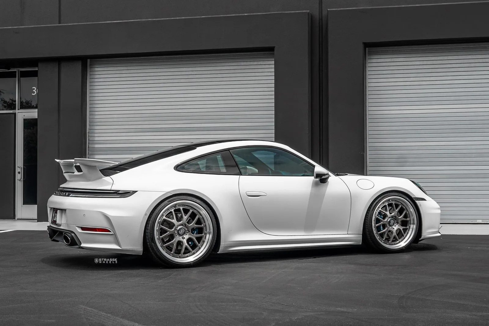 Strasse SM7 Circuit Series on Porsche 911 992.1, photo 6