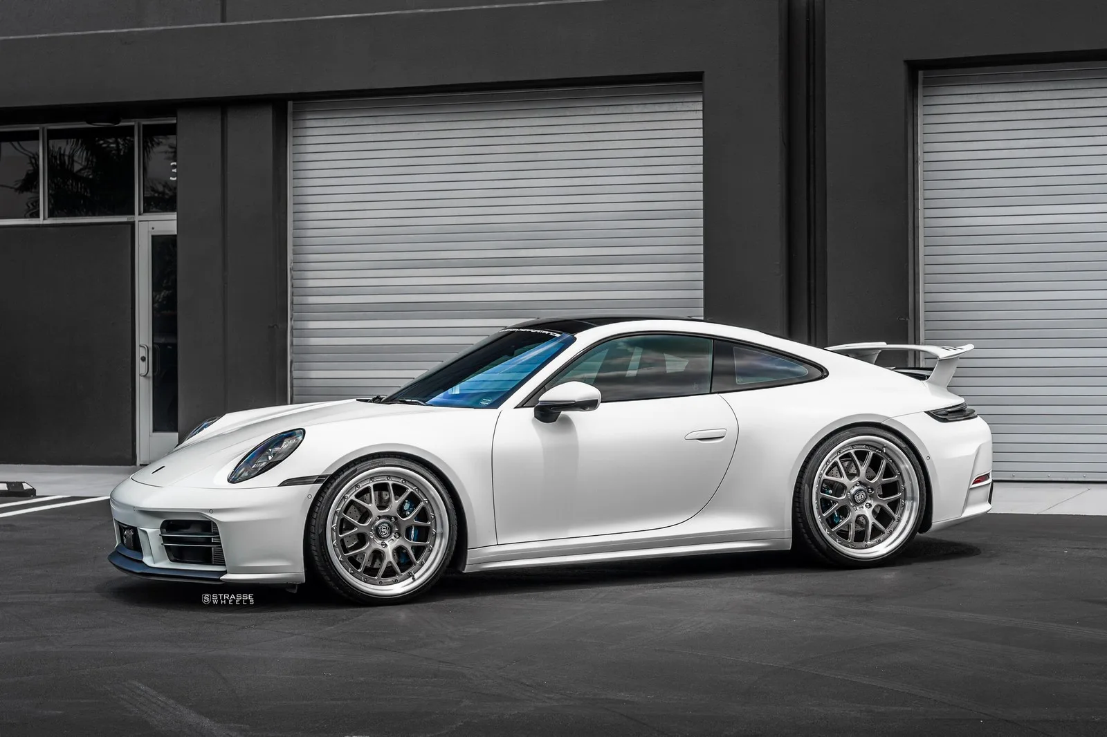 Strasse SM7 Circuit Series on Porsche 911 992.1