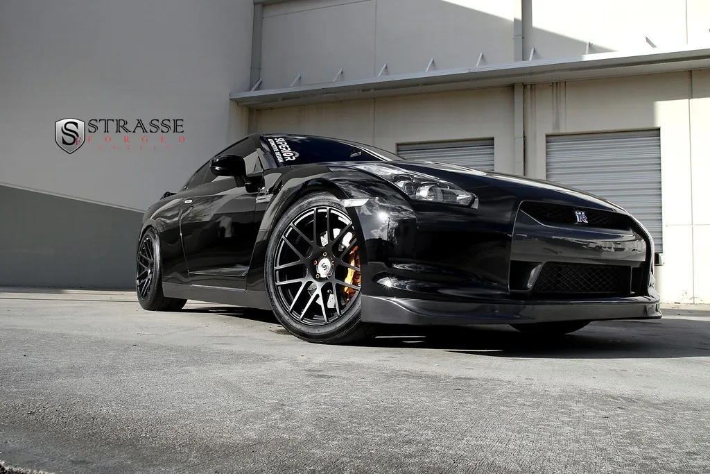 Strasse SM7 Deep Concave Monoblock on Nissan GT-R R35.1