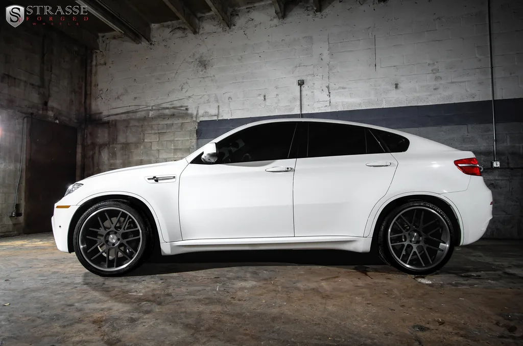 Strasse SM7 Deep Concave on BMW X6 M F16, photo 9
