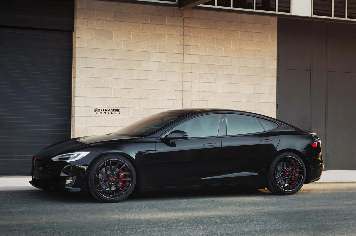 Strasse SM7T Deep Concave on Tesla Model S Facelift (2016-2021)
