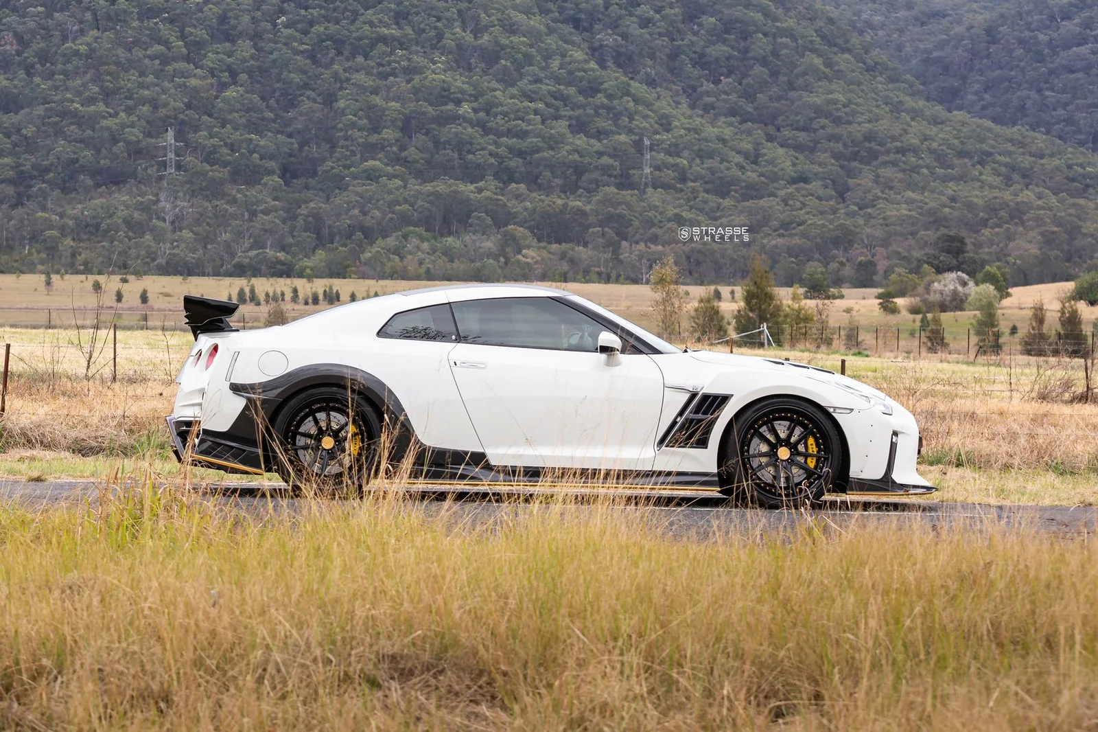 Strasse SV1 Deep Concave FS on Nissan GT-R R35.1