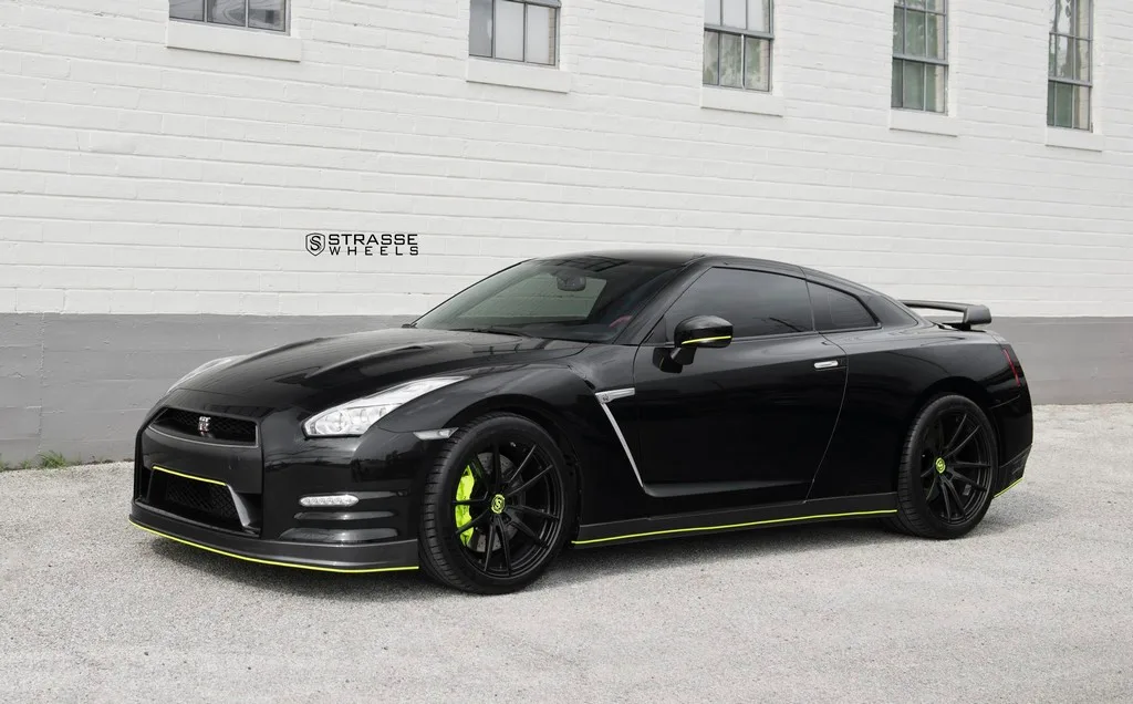 Strasse SV1 Deep Concave Monoblock on Nissan GT-R R35.1