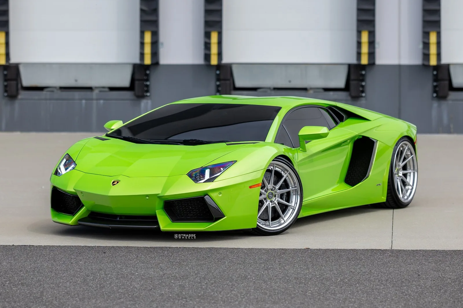 Strasse SV10 Deep Concave FS on Lamborghini Aventador First Gen.1