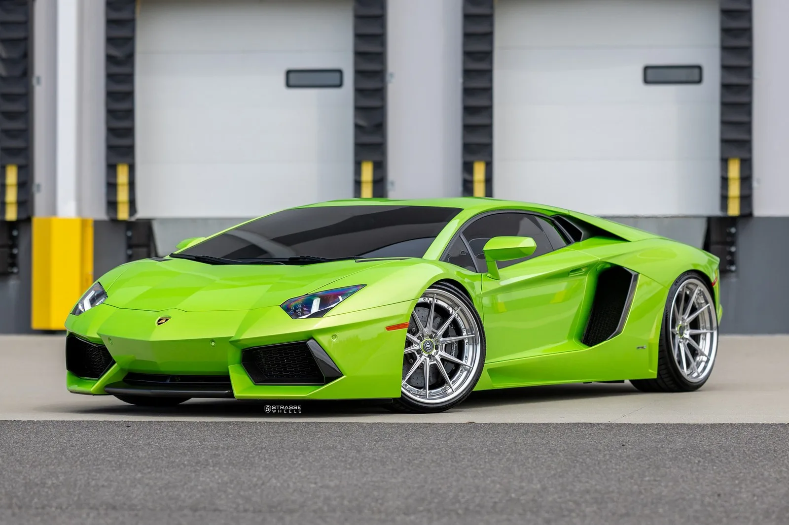 Strasse SV10 Deep Concave FS on Lamborghini Aventador First Gen.1, photo 2