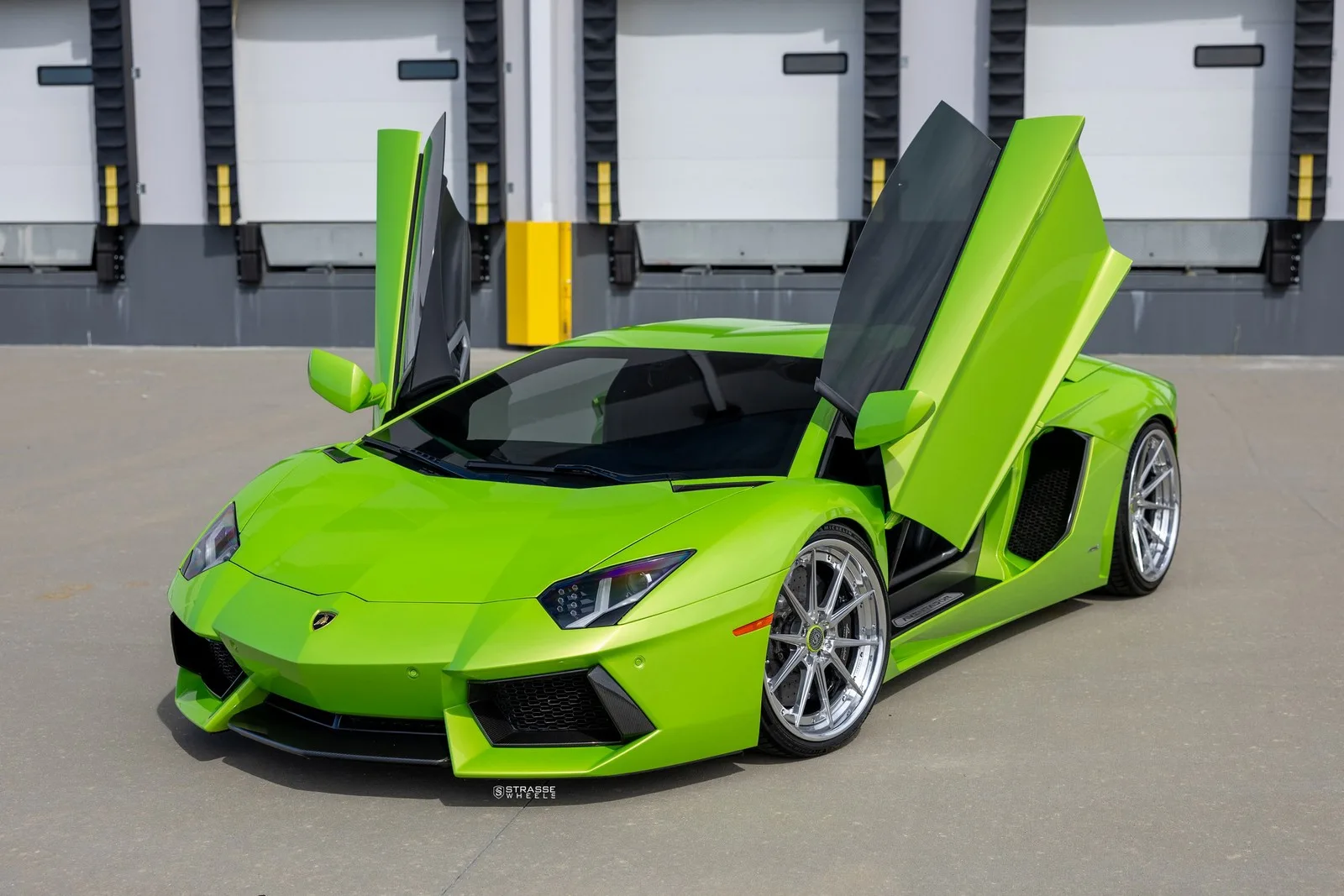 Strasse SV10 Deep Concave FS on Lamborghini Aventador First Gen.1, photo 5