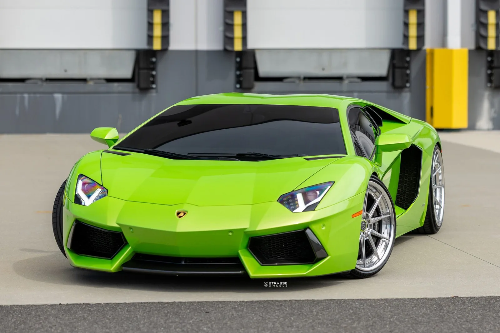 Strasse SV10 Deep Concave FS on Lamborghini Aventador First Gen.1, photo 4