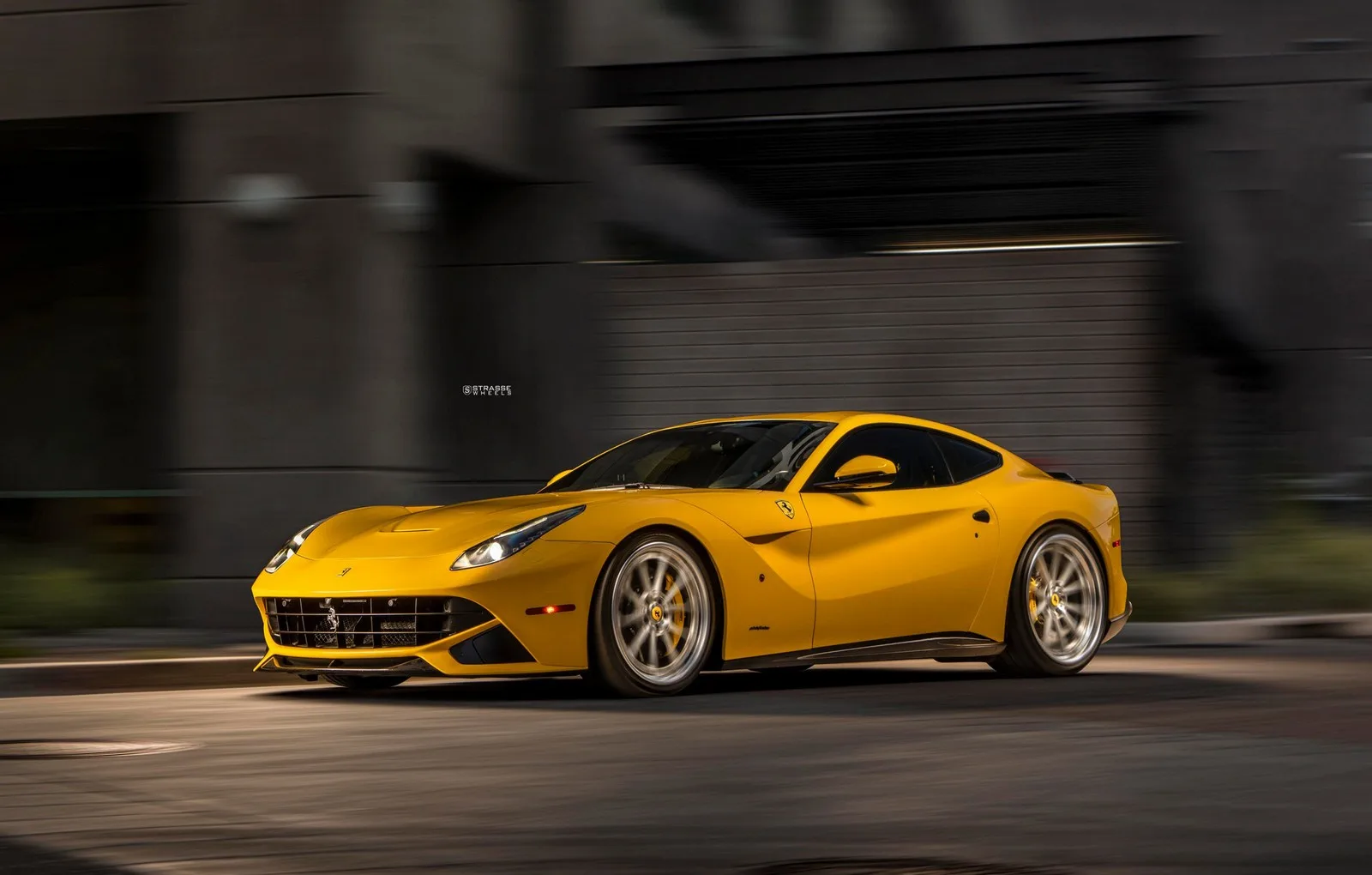 Strasse SV10 Deep Concave FS on Ferrari F12 F152