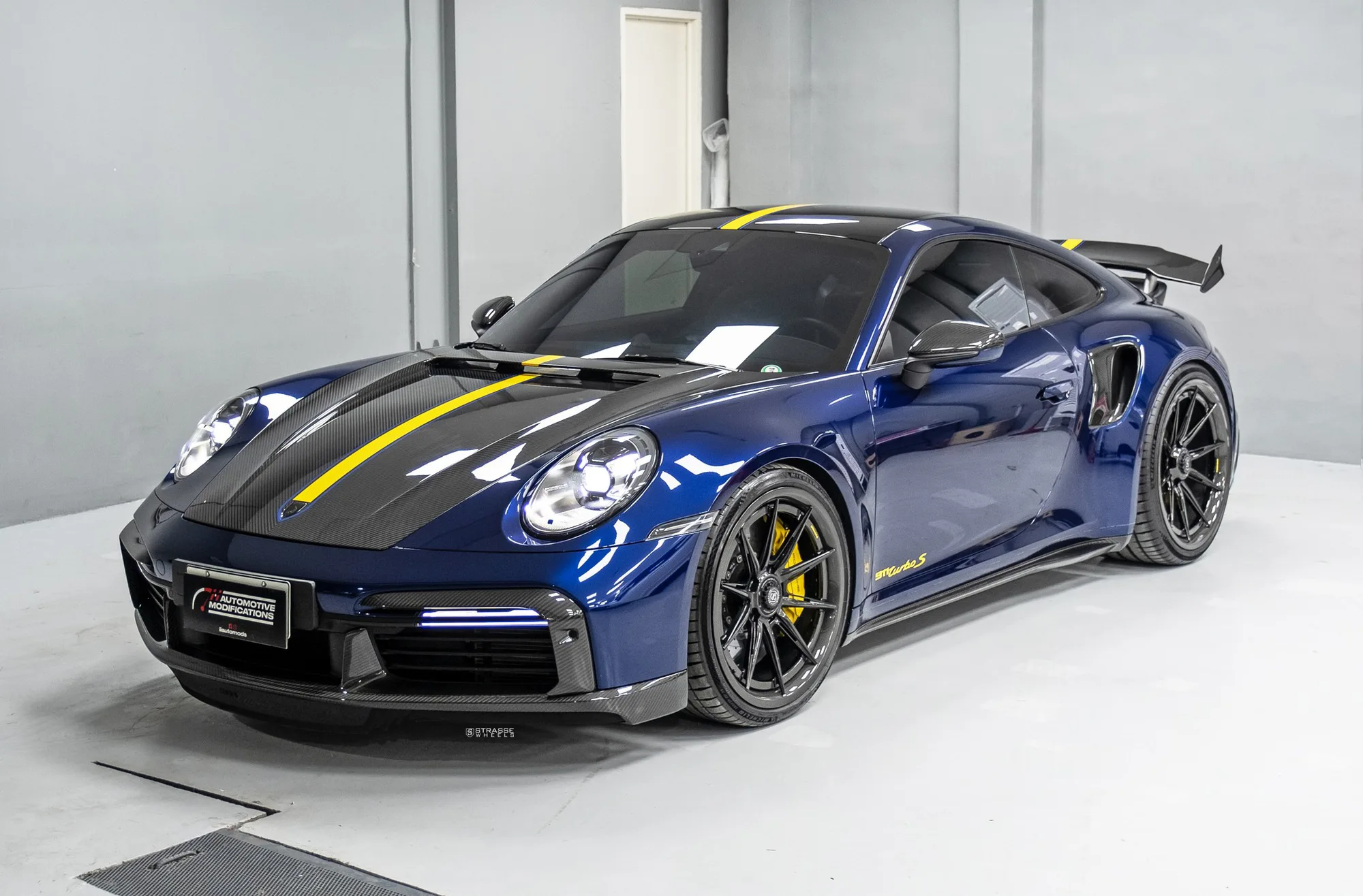 Strasse SV10-RS Ultralight Carbon on Porsche 911 992.1, photo 6