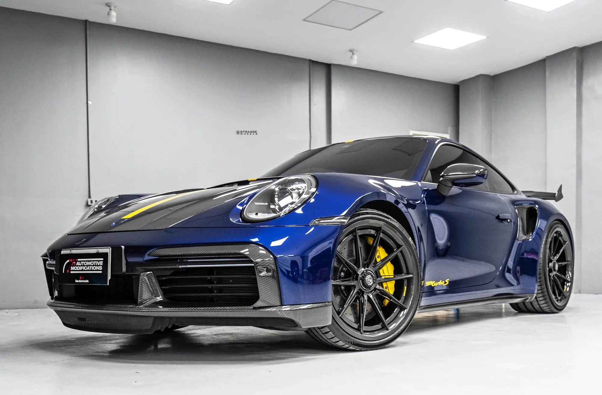 Strasse SV10-RS Ultralight Carbon on Porsche 911 992.1