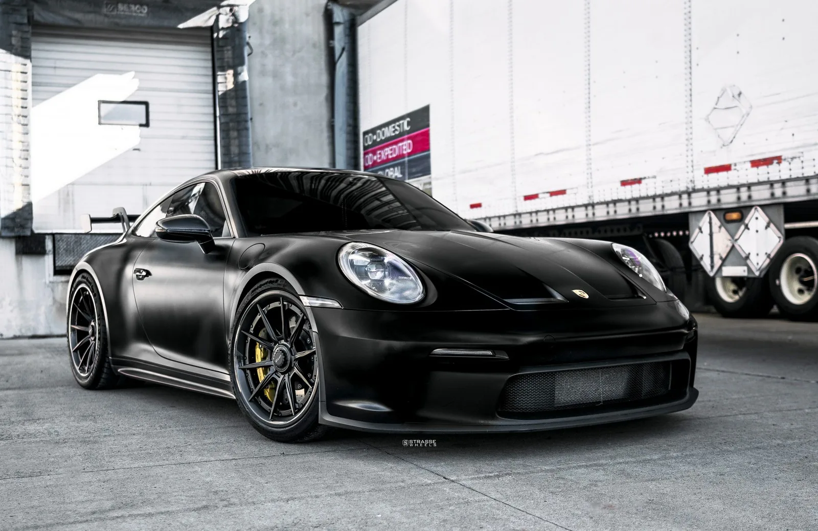 Strasse SV10 Ultralight Carbon on Porsche 911 992.1