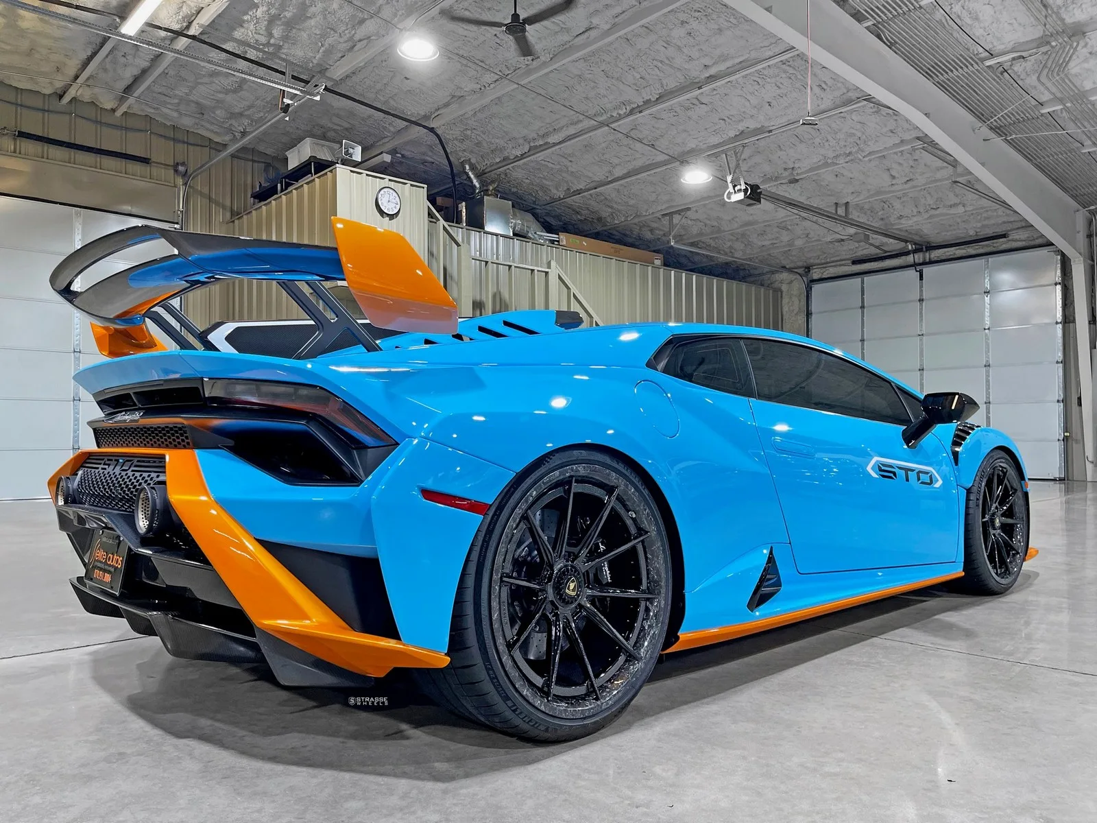 Strasse SV10 Ultralight Forged Carbon on Lamborghini Huracan EVO
