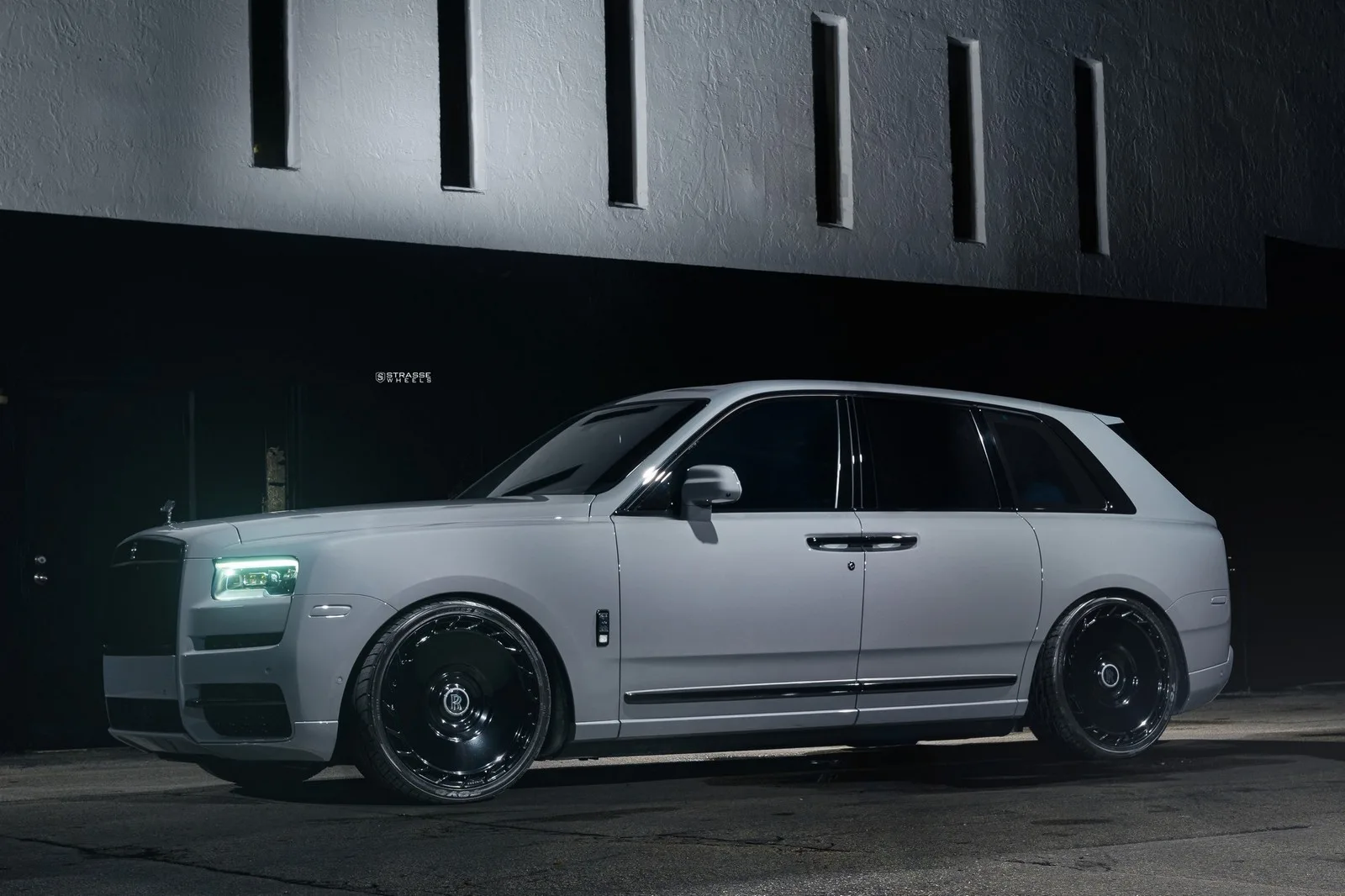 Strasse SV101 Deep Concave Duoblock RR on Rolls-Royce Cullinan.1