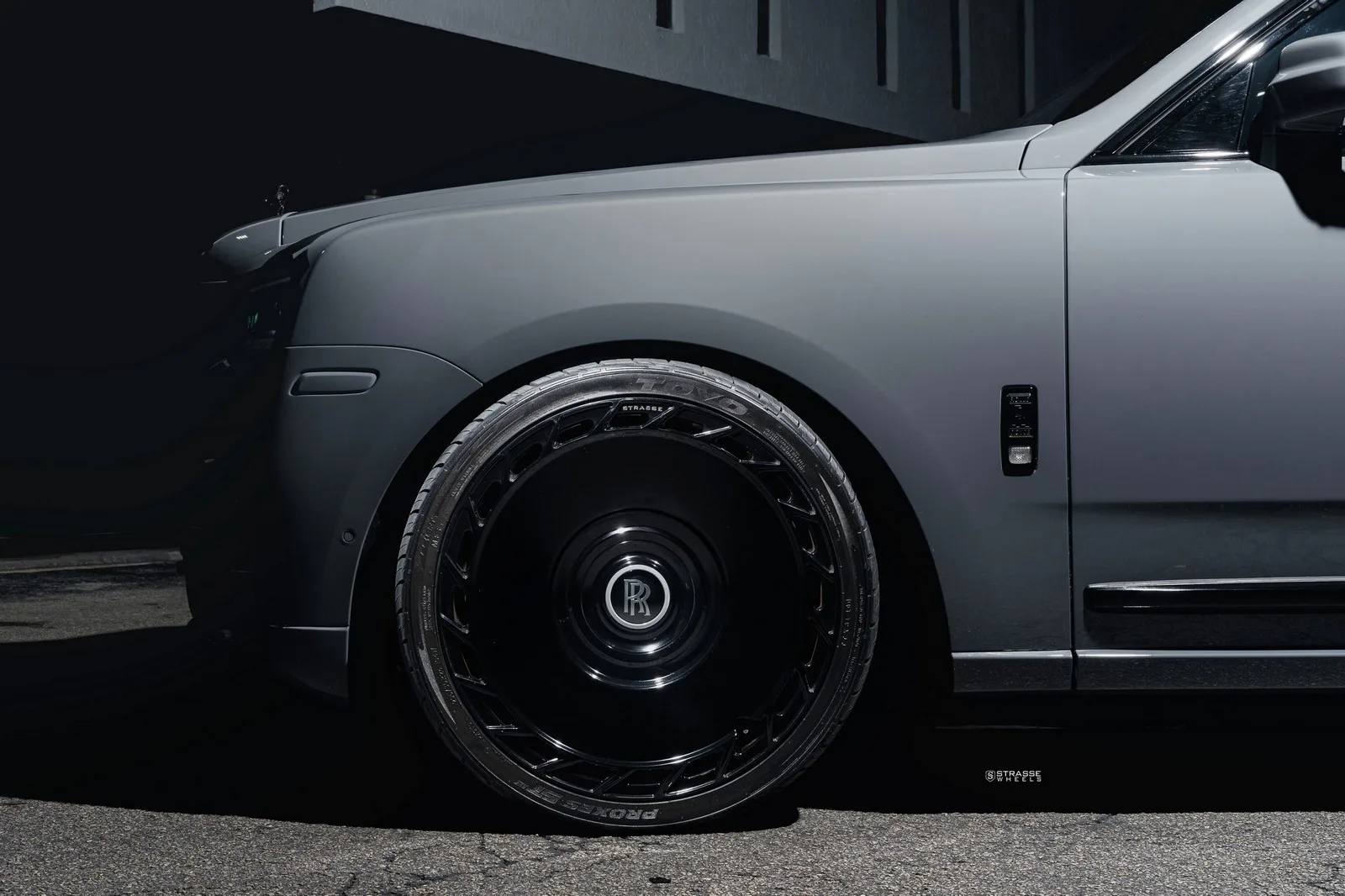 Strasse SV101 Deep Concave Duoblock RR on Rolls-Royce Cullinan.1, photo 4