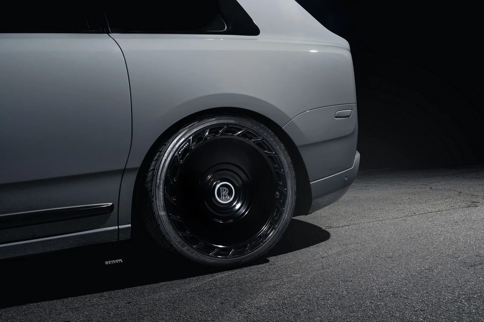 Strasse SV101 Deep Concave Duoblock RR on Rolls-Royce Cullinan.1, photo 10