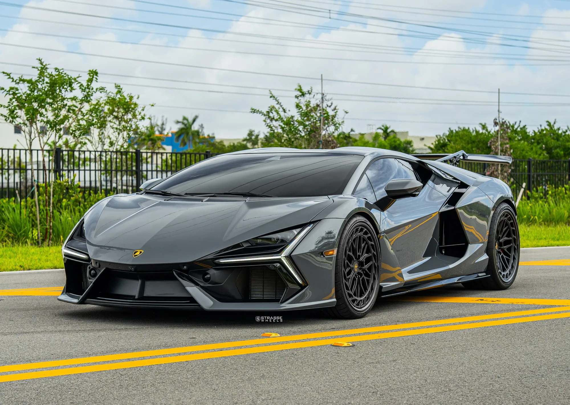 Strasse SV10M Aero Deep Concave FS on Lamborghini Revuelto LB744, photo 4
