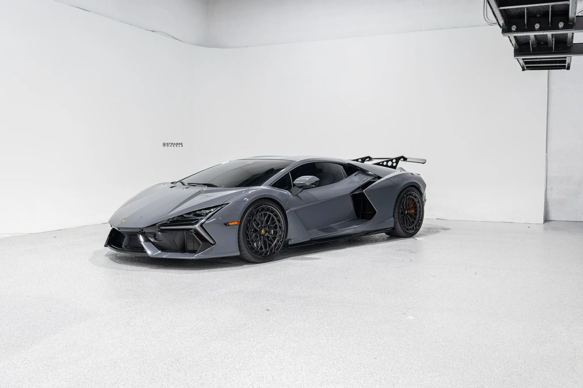 Strasse SV10M Aero Deep Concave FS on Lamborghini Revuelto LB744, photo 3