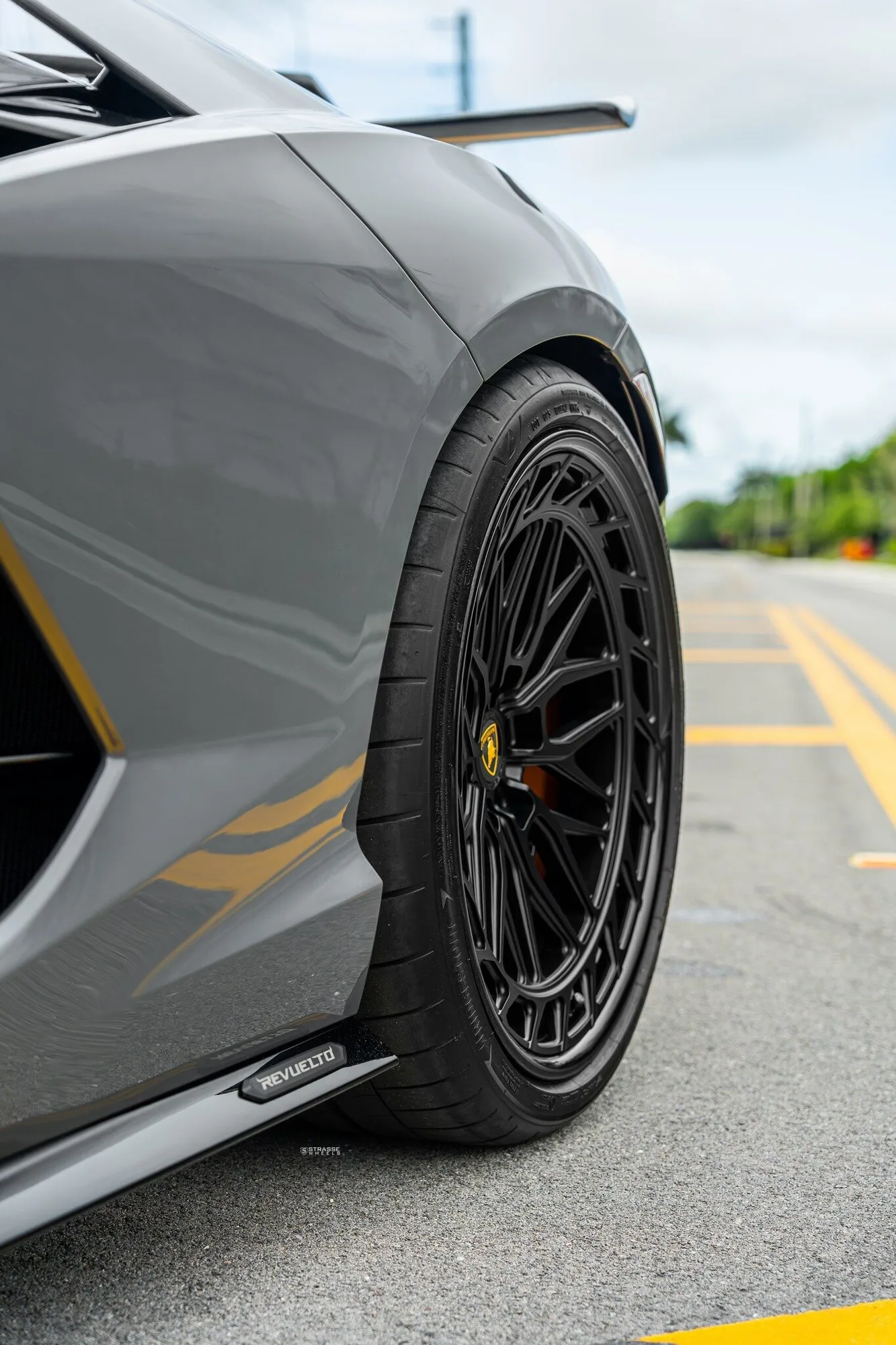 Strasse SV10M Aero Deep Concave FS on Lamborghini Revuelto LB744, photo 8