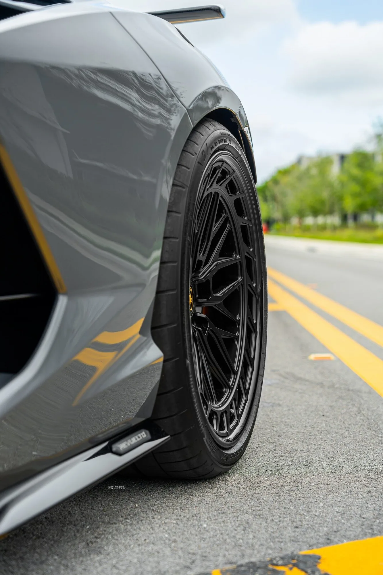 Strasse SV10M Aero Deep Concave FS on Lamborghini Revuelto LB744, photo 7