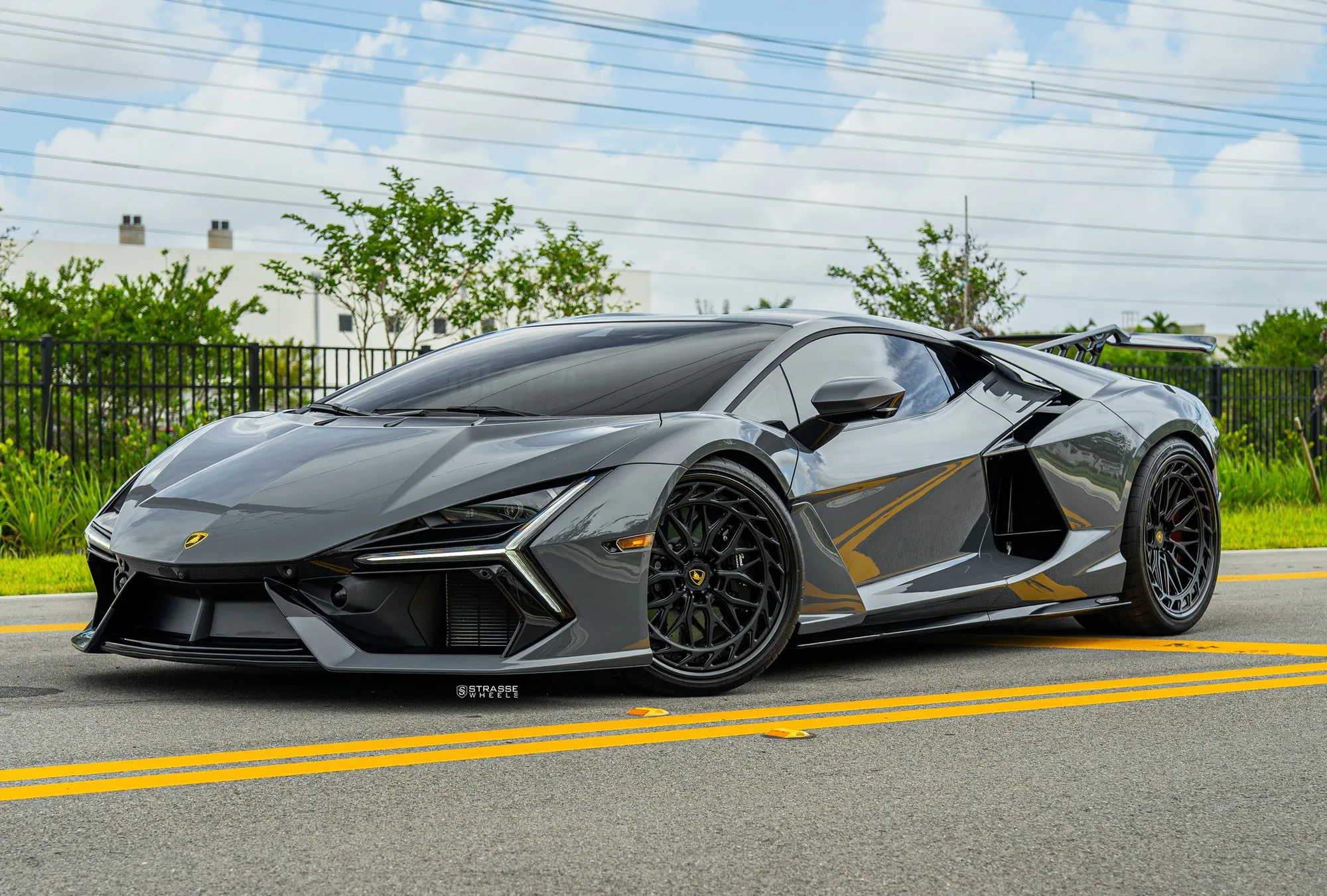 Strasse SV10M Aero Deep Concave FS on Lamborghini Revuelto LB744, photo 2