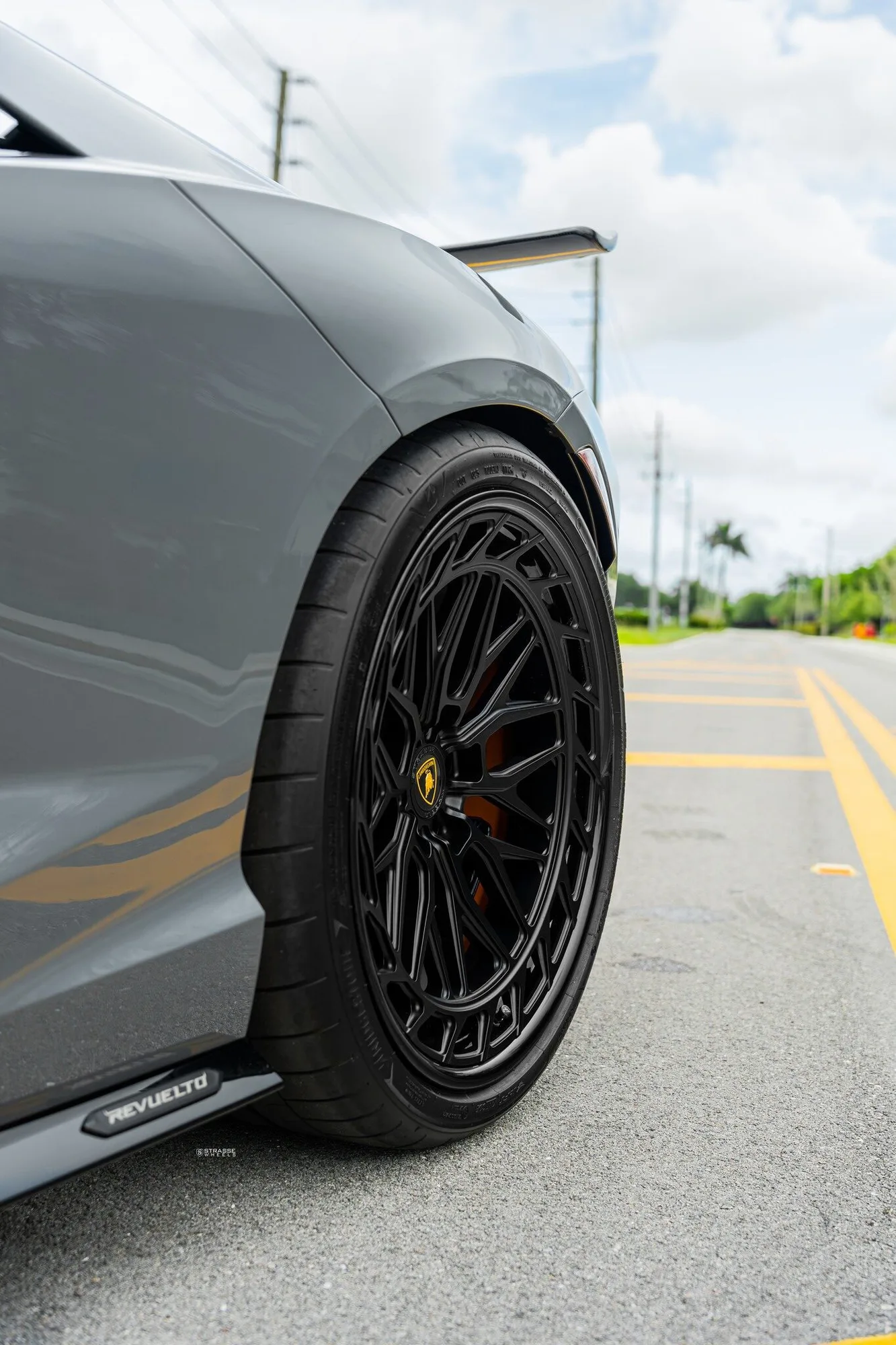Strasse SV10M Aero Deep Concave FS on Lamborghini Revuelto LB744, photo 5