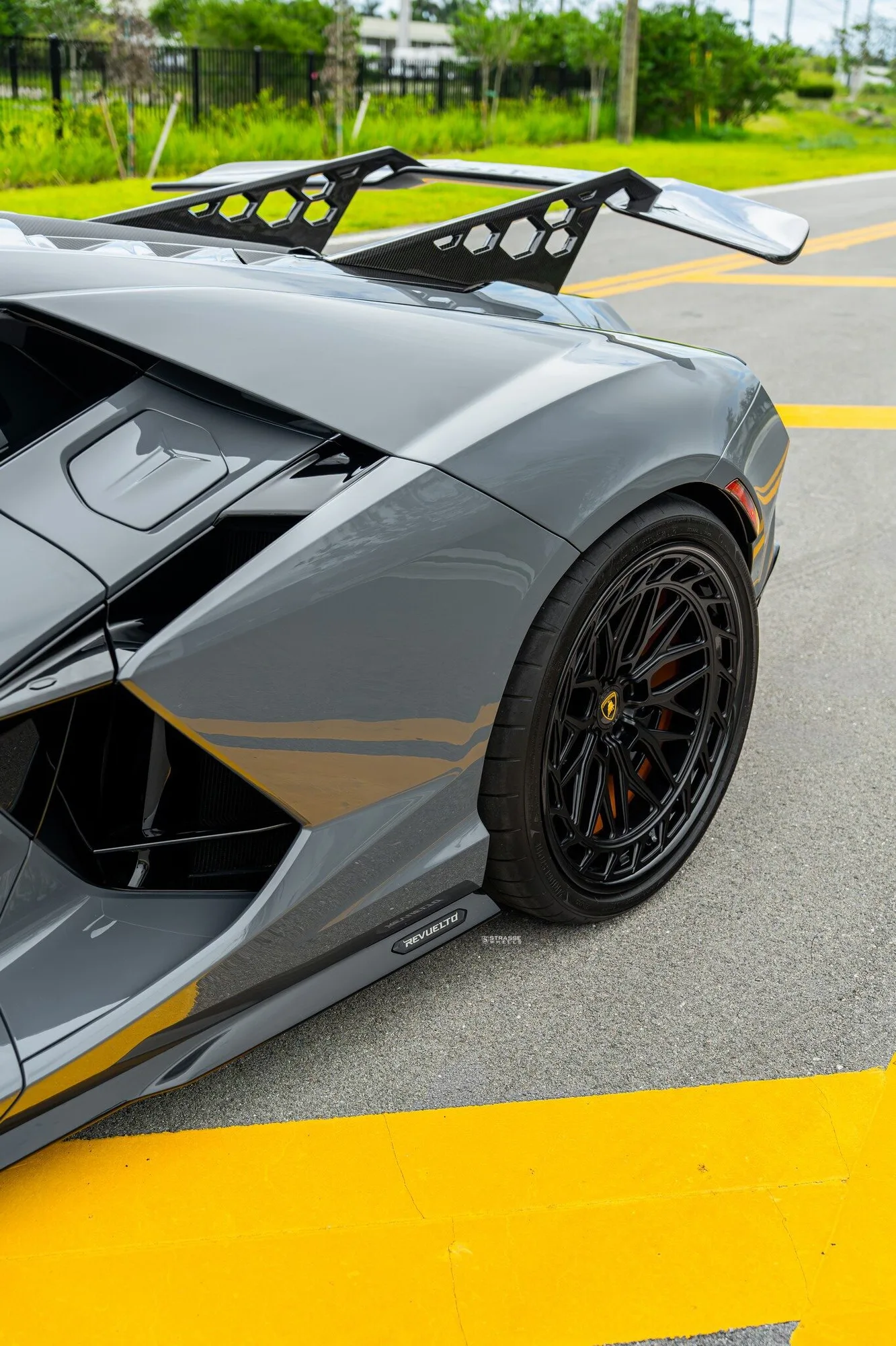 Strasse SV10M Aero Deep Concave FS on Lamborghini Revuelto LB744, photo 6