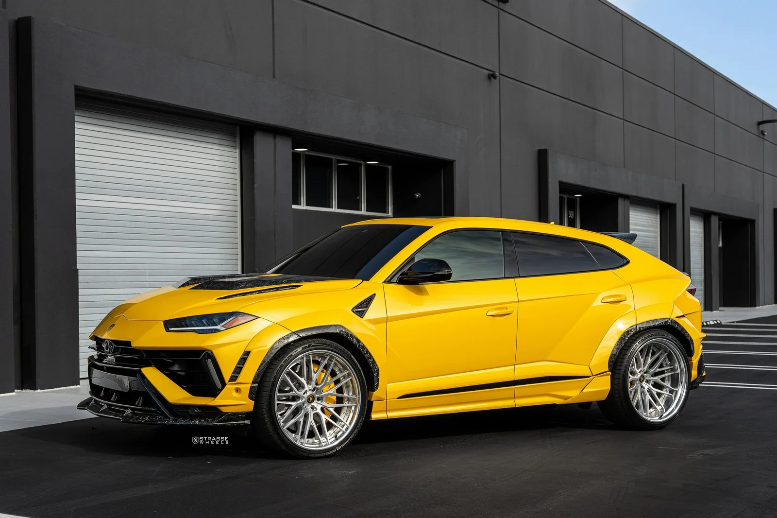 Strasse SV10M Deep Concave FS on Lamborghini Urus S, photo 12