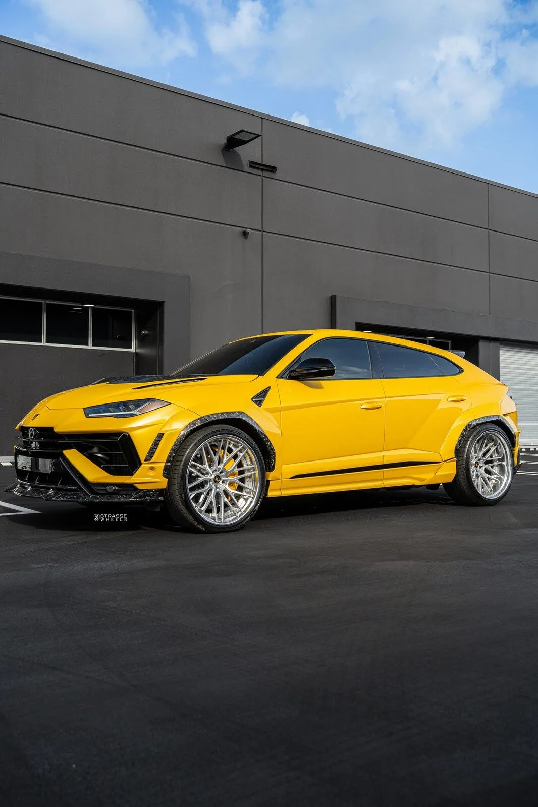 Strasse SV10M Deep Concave FS on Lamborghini Urus S, photo 2