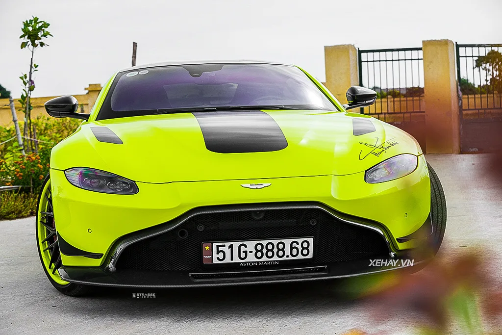 Strasse SV10M Deep Concave FS on Aston Martin Vantage (2018).1