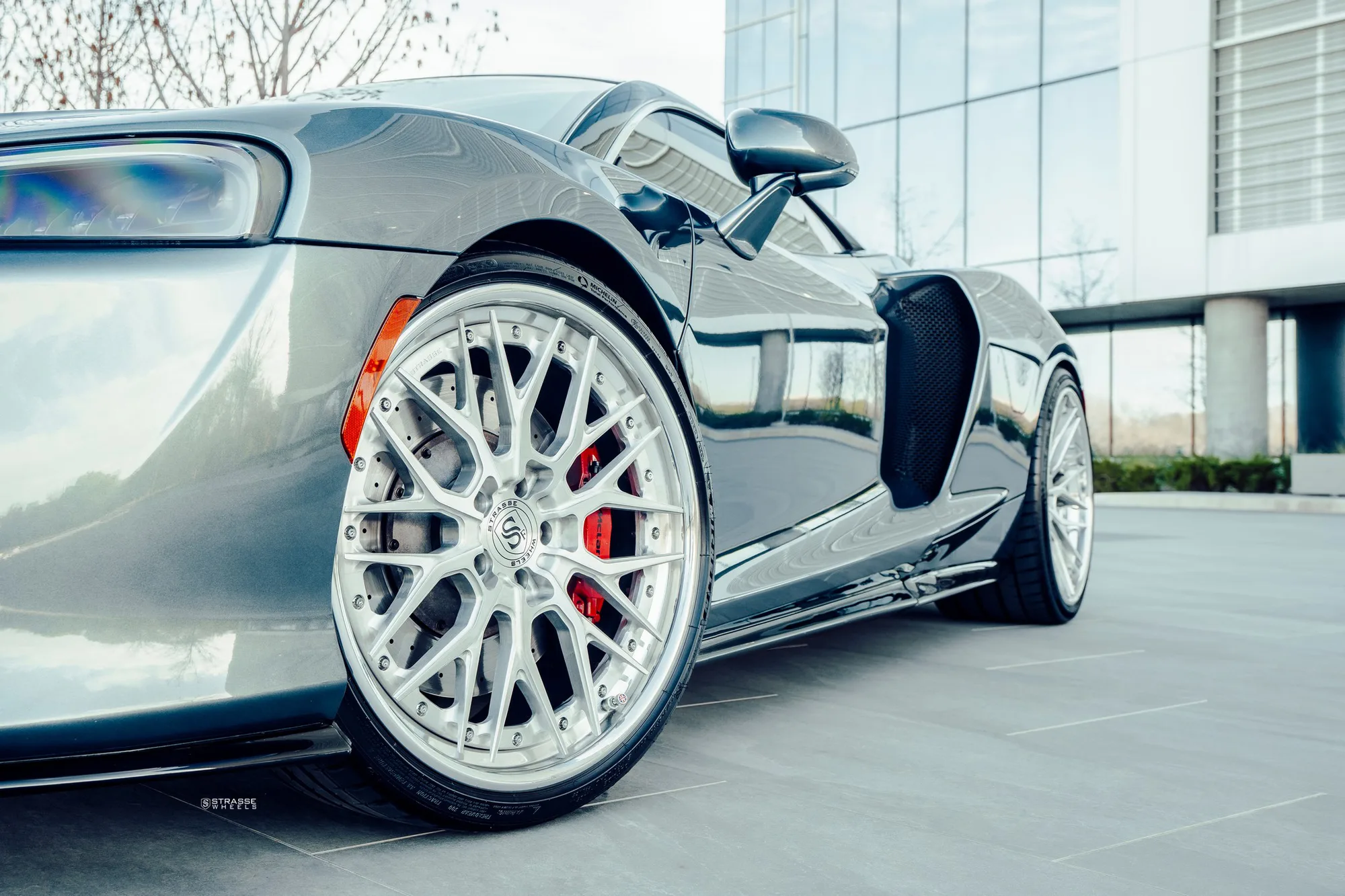 Strasse SV10M Deep Concave FS on McLaren GT, photo 3