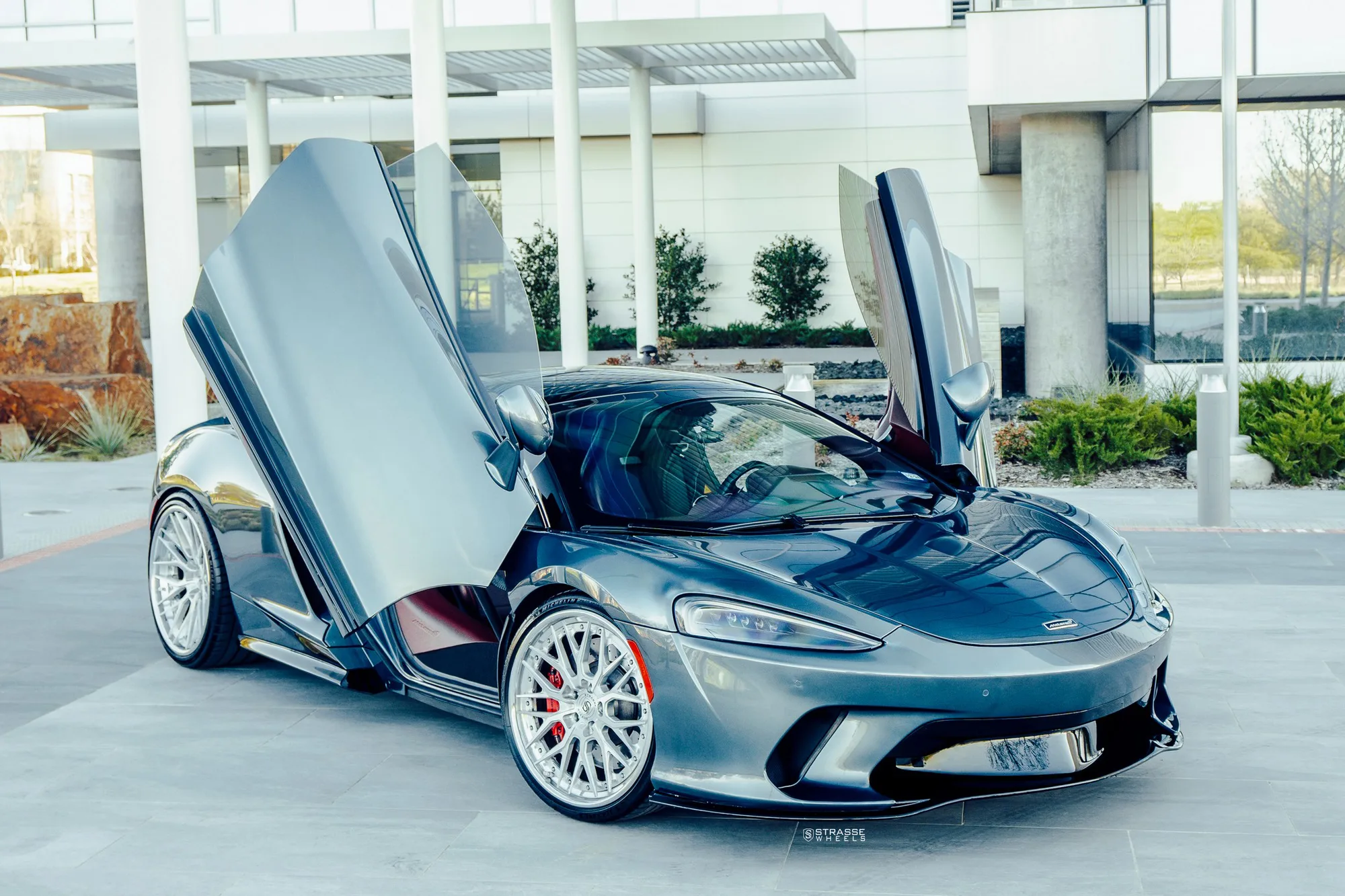 Strasse SV10M Deep Concave FS on McLaren GT, photo 6