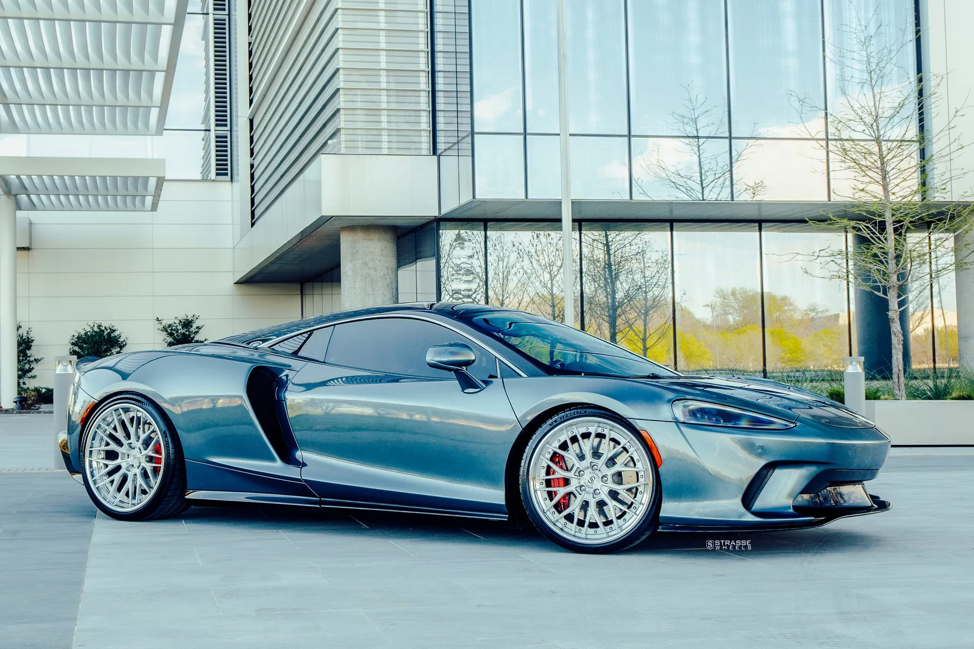 Strasse SV10M Deep Concave FS on McLaren GT