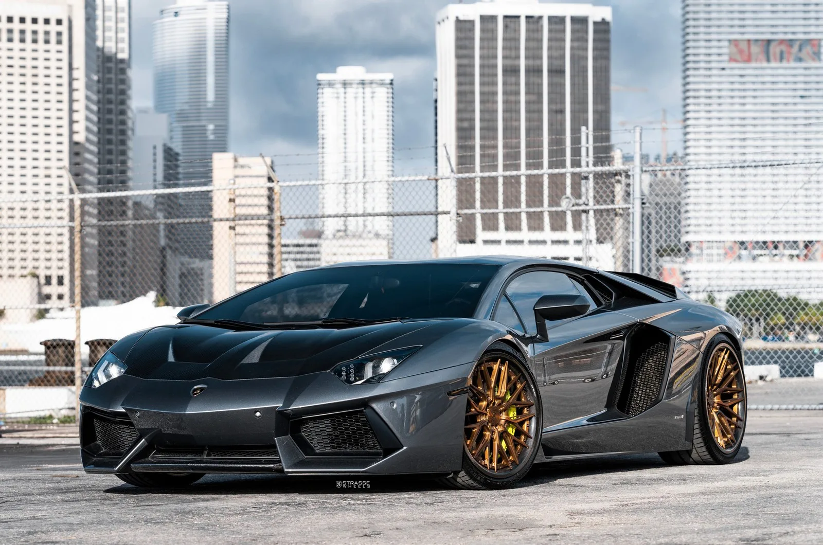 Strasse SV10M Ultralight Carbon on Lamborghini Aventador First Gen.1