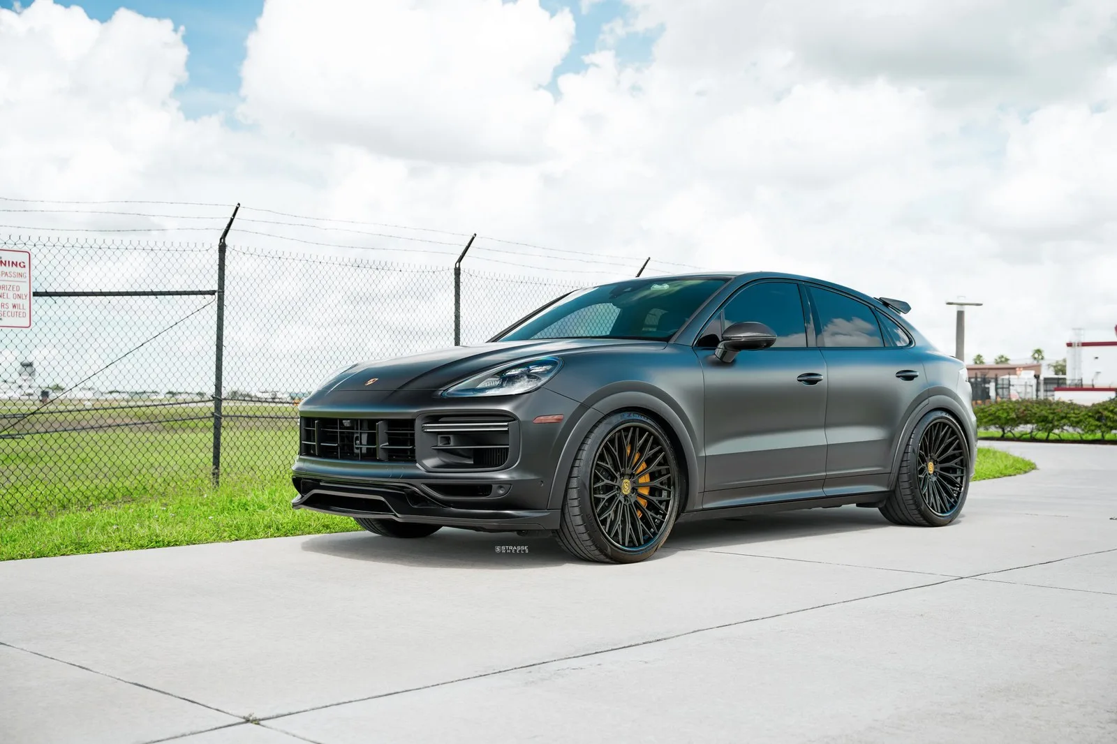 Strasse SV15M Deep Concave FS on Porsche Cayenne 9YA/E3.1, photo 11