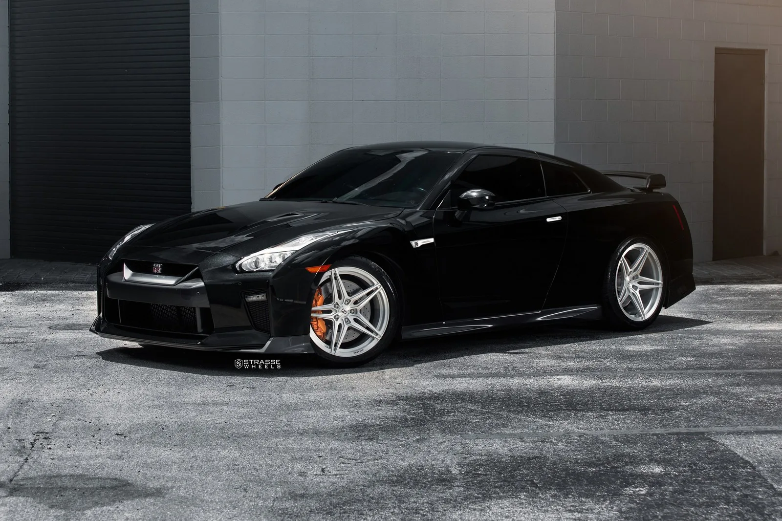 Strasse SV2 Deep Concave Monoblocks on Nissan GT-R R35.1