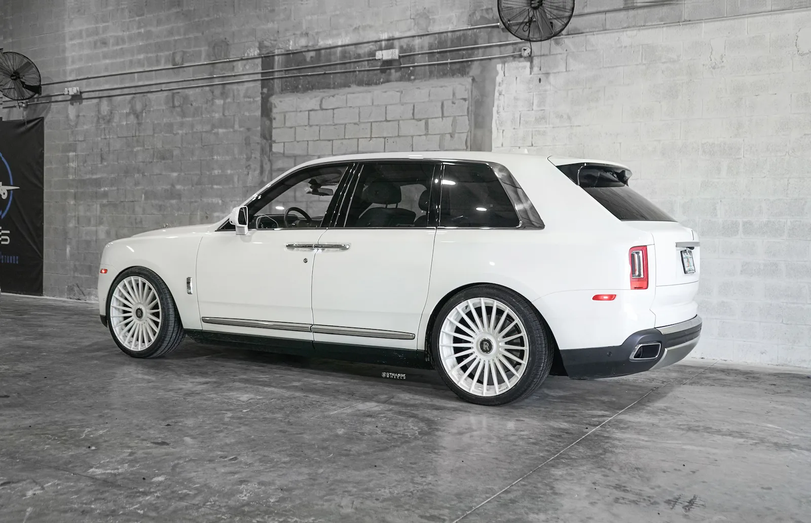 Strasse SV20 Deep Concave Duoblock RR on Rolls-Royce Cullinan.1, photo 4