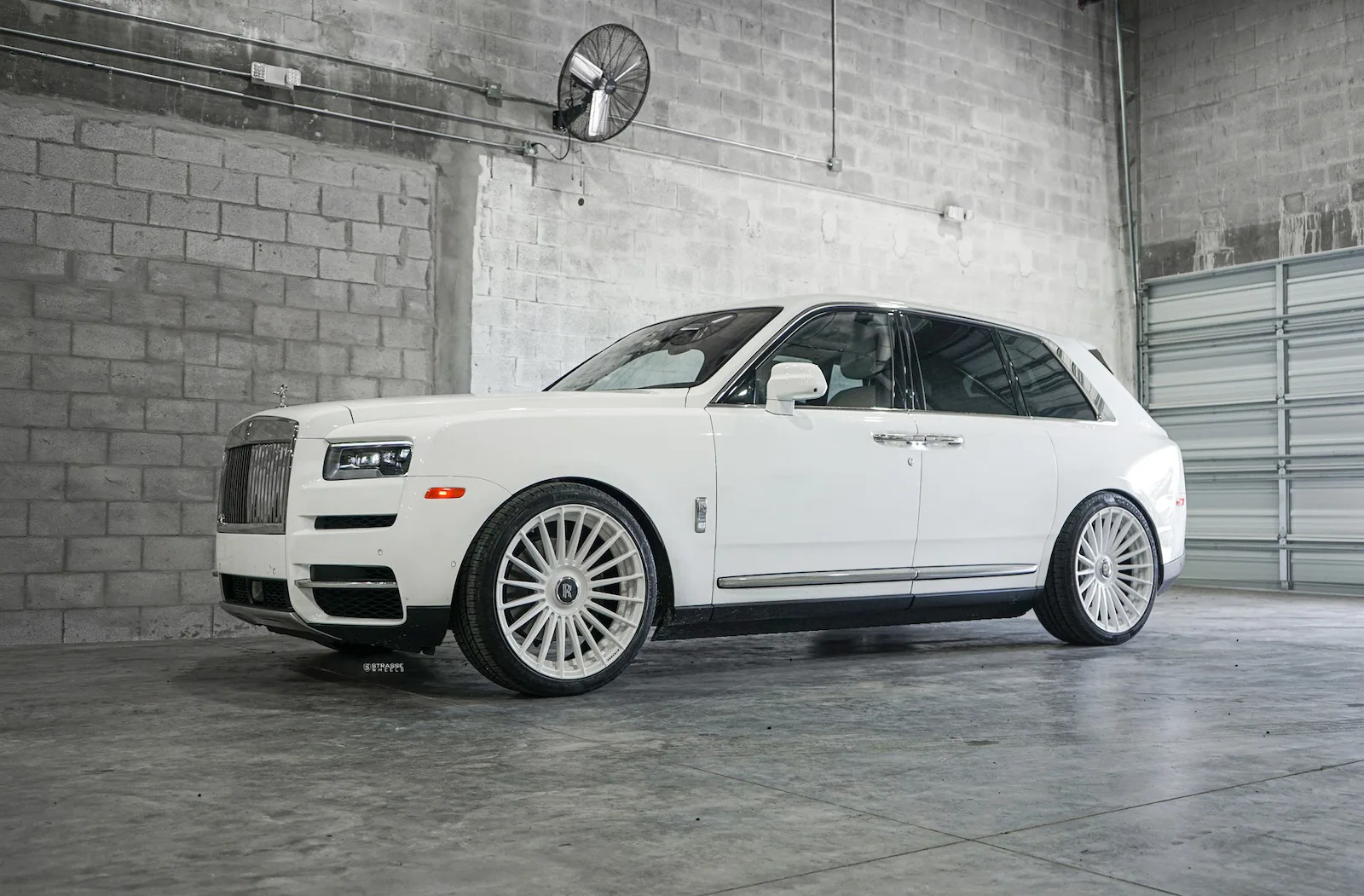 Strasse SV20 Deep Concave Duoblock RR on Rolls-Royce Cullinan.1