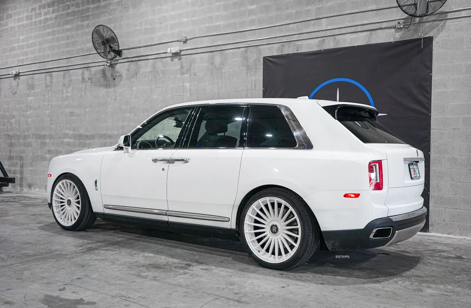 Strasse SV20 Deep Concave Duoblock RR on Rolls-Royce Cullinan.1, photo 3