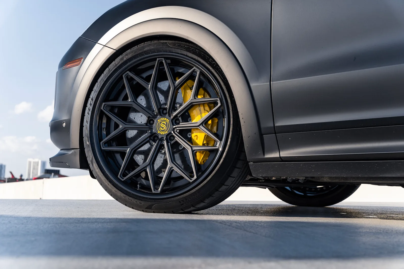Strasse SV20M Deep Concave FS on Porsche Cayenne 9YA/E3.1, photo 6