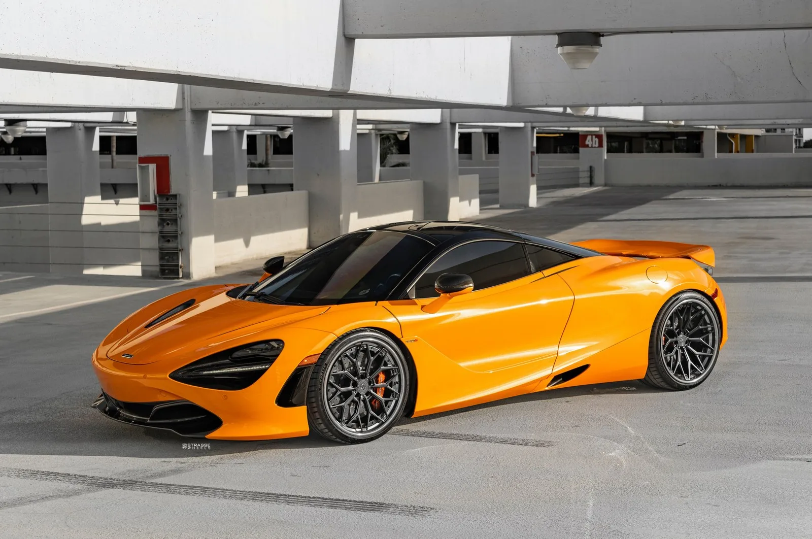 Strasse SV20M Deep Concave FS on McLaren 720S