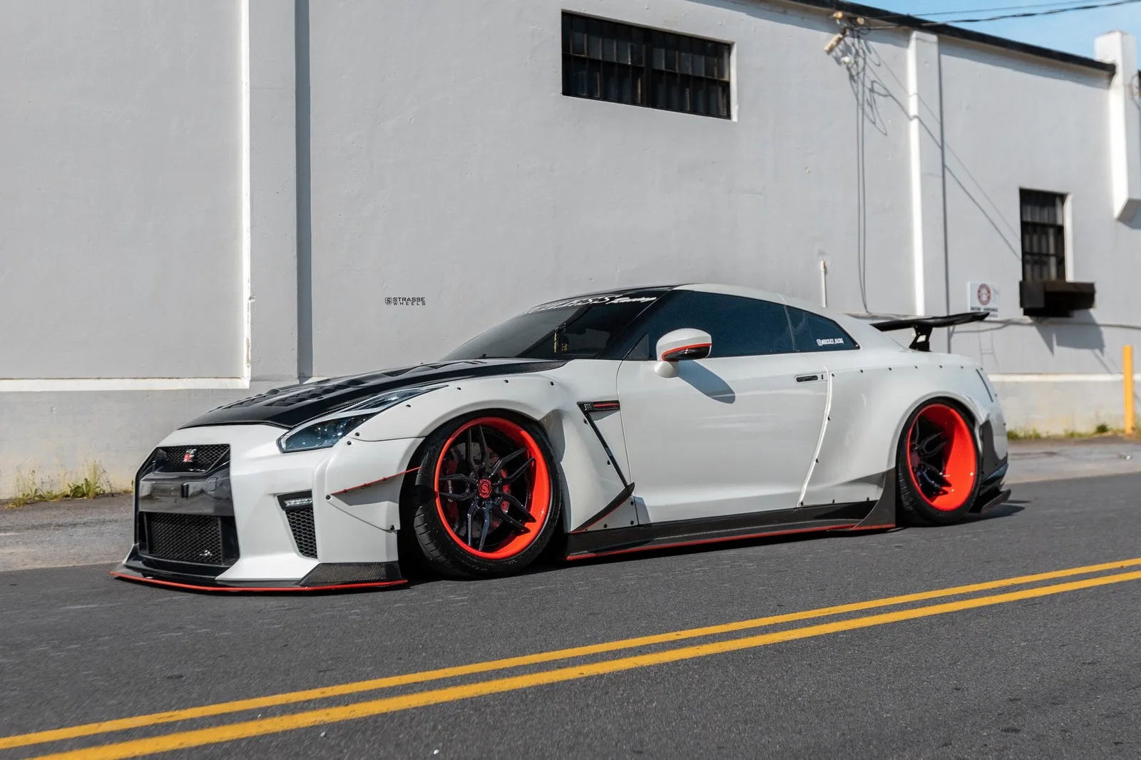 Strasse SV4 Deep Concave FS on Nissan GT-R R35.1