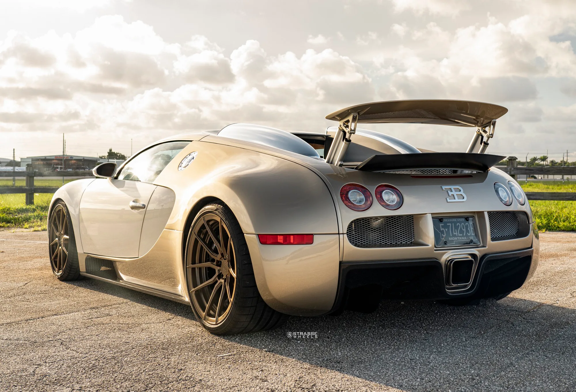 Strasse SV5 Deep Concave Duoblock on Bugatti Veyron, photo 11
