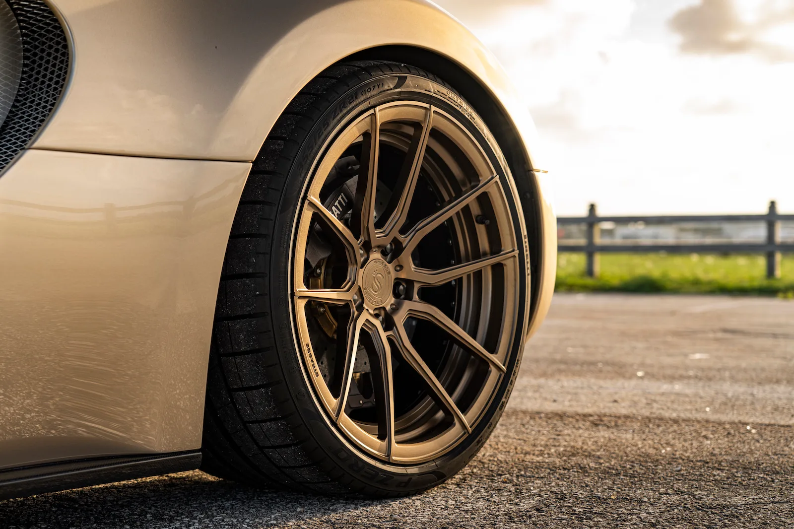 Strasse SV5 Deep Concave Duoblock on Bugatti Veyron, photo 9